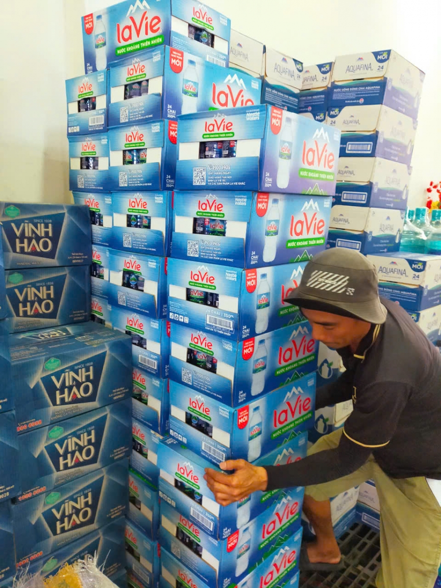 giao-nuoc-uong-tan-noi